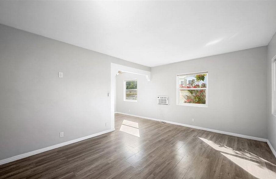 More Photos Of 198 W Elmwood Ave, Burbank Apartments For Sale