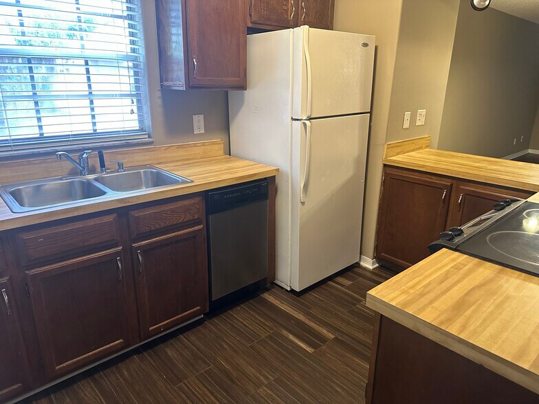 More Photos Of 643 W Oak Terrace Dr, Leesburg Apartments For Sale