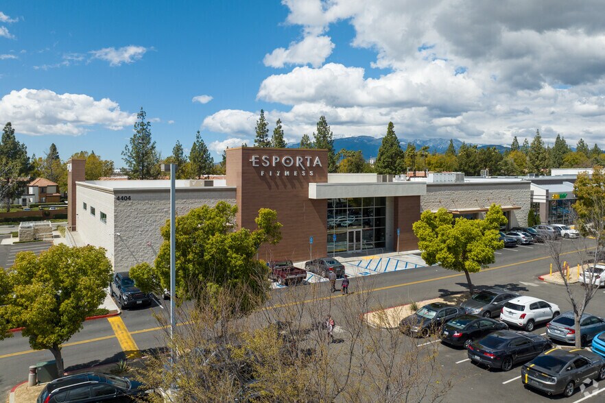 More Photos Of 4404 University Pky, San Bernardino Health Club For Sale