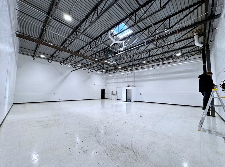More Photos Of 34 Sullivan Rd, North Billerica Warehouse For Lease