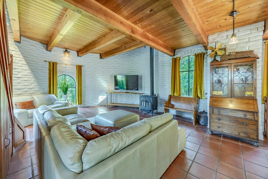 More Photos Of 1820 E 28th Ave, Eugene Multifamily For Sale