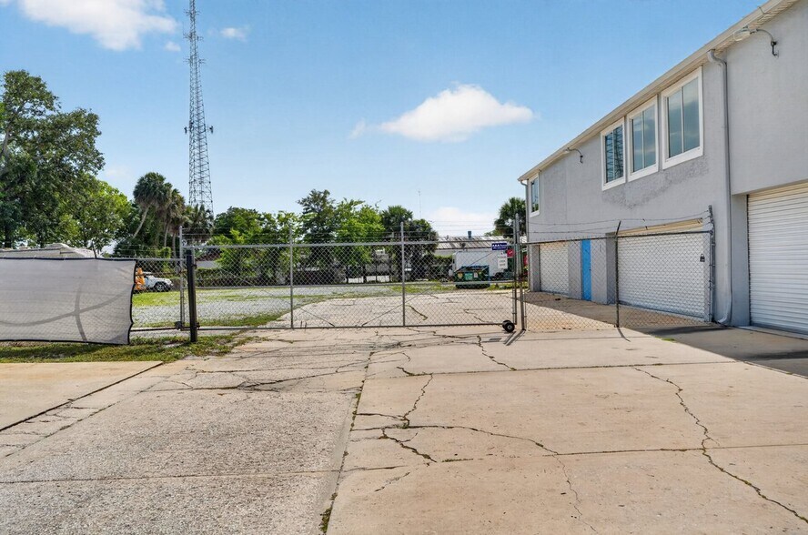 More Photos Of 468 Ridgewood Ave, Daytona Beach Light Distribution For Sale