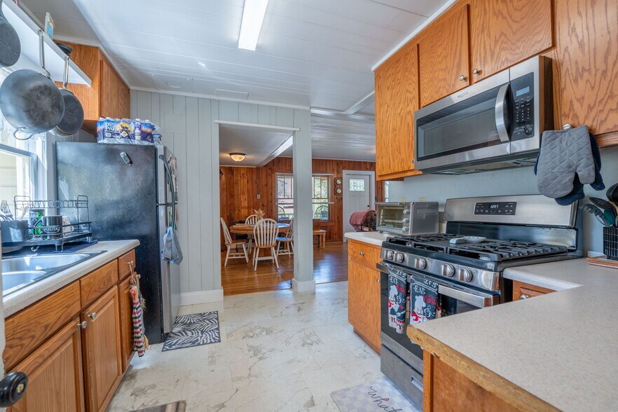 More Photos Of 70 Bake Shop Ln, Cleveland Storefront Retail Office For Sale