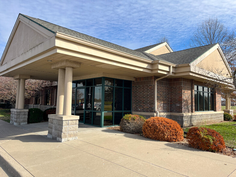 Primary Photo Of 820 S Illinois Ave, Republic Medical For Sale