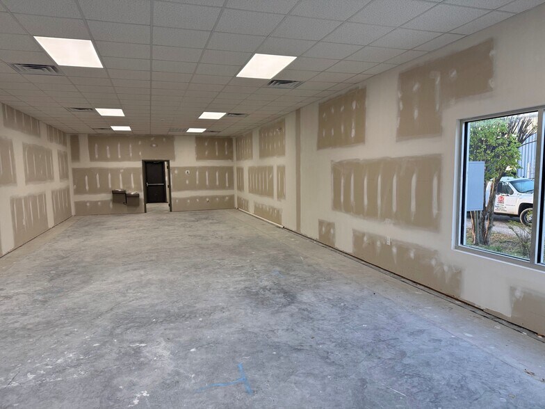 More Photos Of 515 S Dupont Hwy, Dover Storefront For Lease