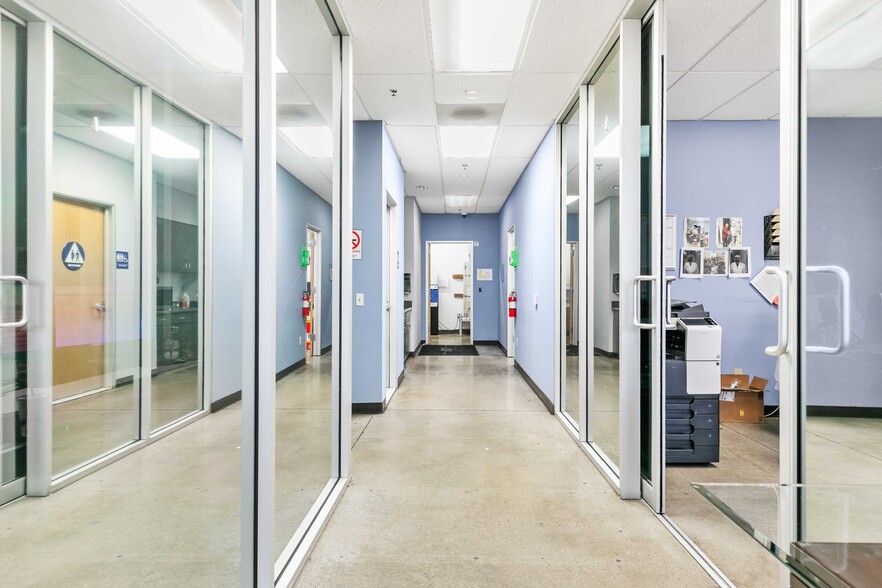 More Photos Of 29000 N Hancock Pky, Valencia Manufacturing For Lease