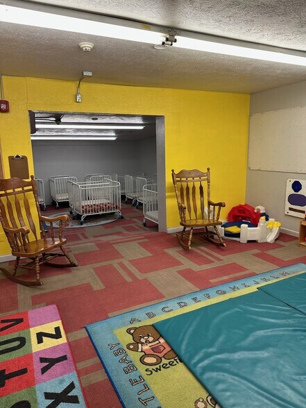 More Photos Of 1005 Austin St, Midland Storefront For Sale