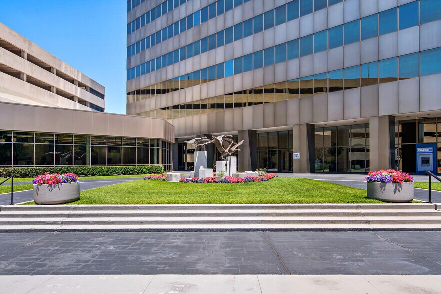 More Photos Of 5599 San Felipe St, Houston Office For Lease