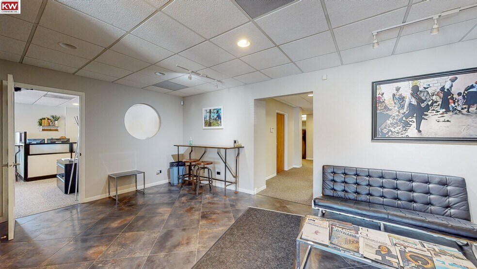 More Photos Of 707-717 N Iowa Ave, Villa Park Office For Sale