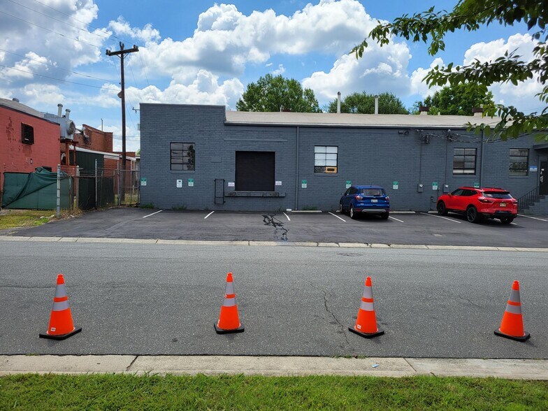 More Photos Of 3013 Bank St, Charlotte Flex For Sale