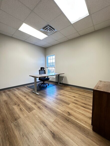 More Photos Of 406 Blankenbaker Pky, Louisville Office For Sale