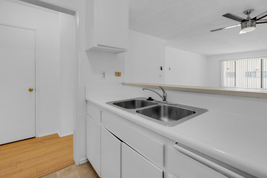 More Photos Of 3346 S Canfield Ave, Los Angeles Apartments For Sale