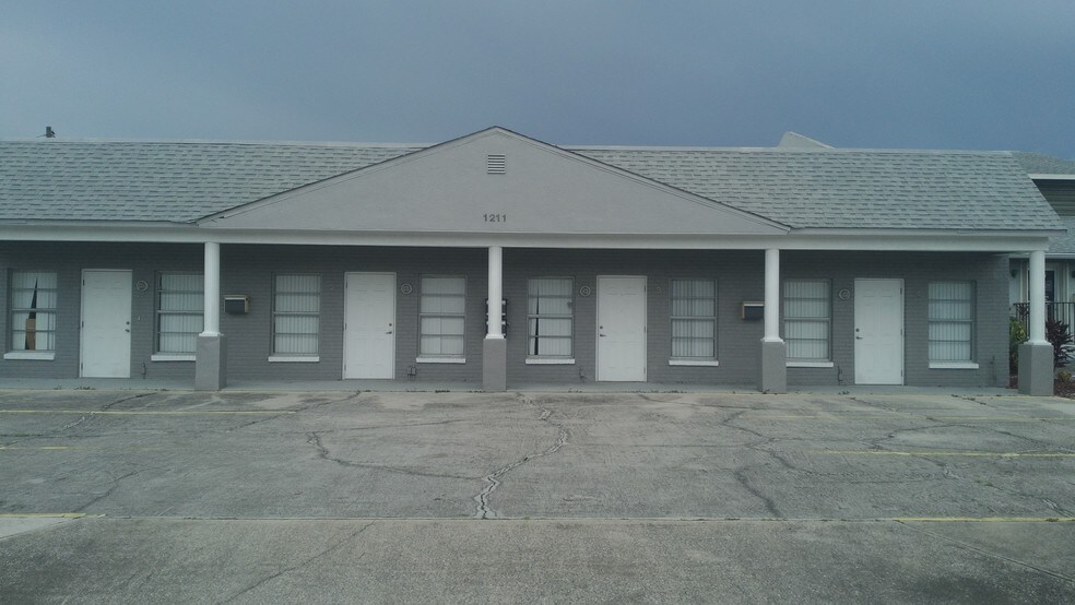 More Photos Of 1211 Miramar St, Cape Coral Office For Sale