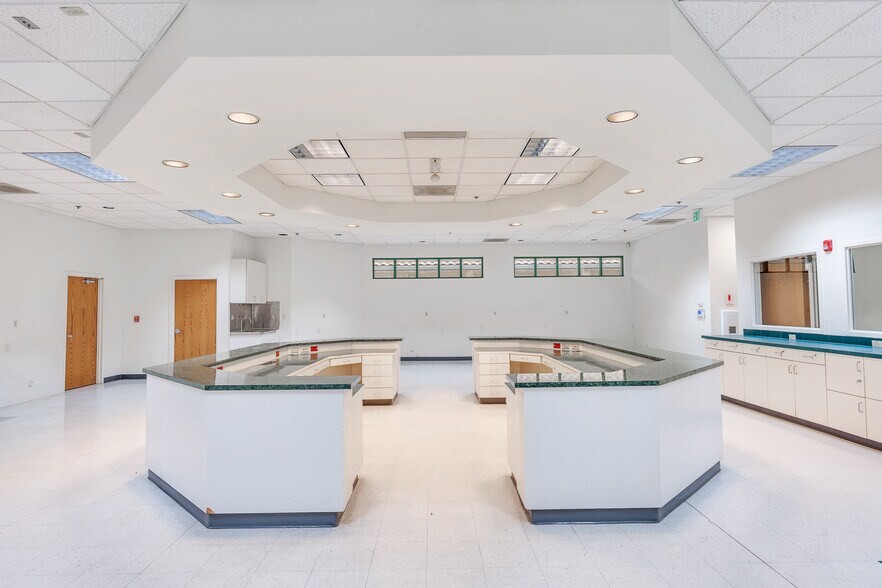 More Photos Of 222 I St, Los Banos Office For Lease