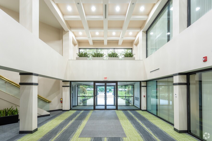 More Photos Of 3200 Greenfield Rd, Dearborn Office For Sale