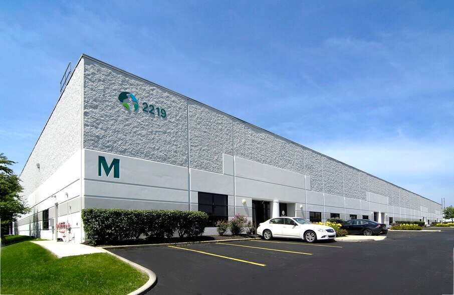 Primary Photo Of 2219-2235 Westbrooke Dr, Columbus Warehouse For Lease