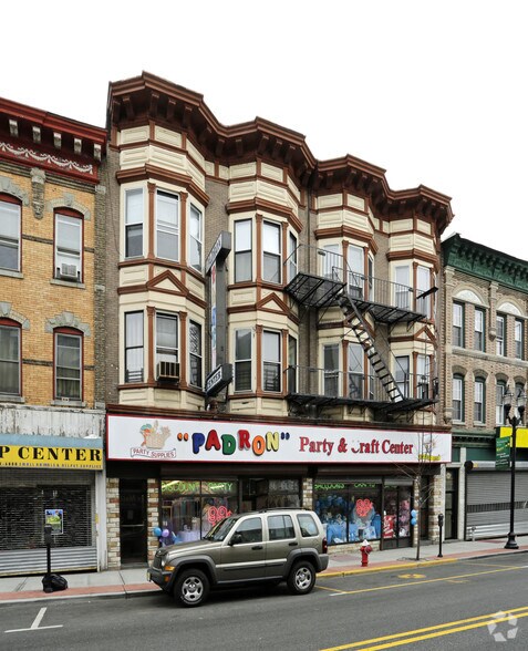 Primary Photo Of 900 Summit Ave, Union City Apartments For Lease