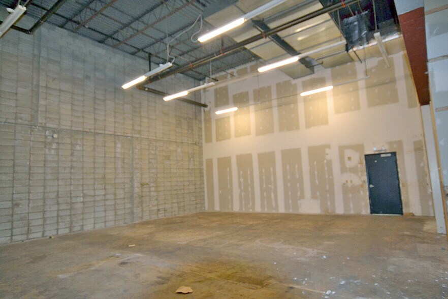 More Photos Of 317 Lincoln Hwy, Fairview Heights Auto Repair For Lease