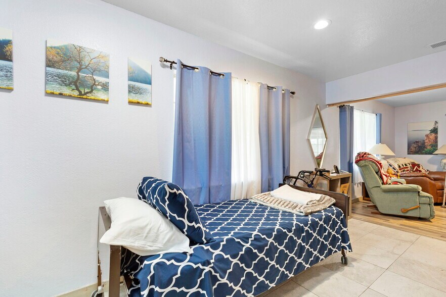 More Photos Of 579 Johnson Lake Rd, De Leon Springs Assisted Living For Sale