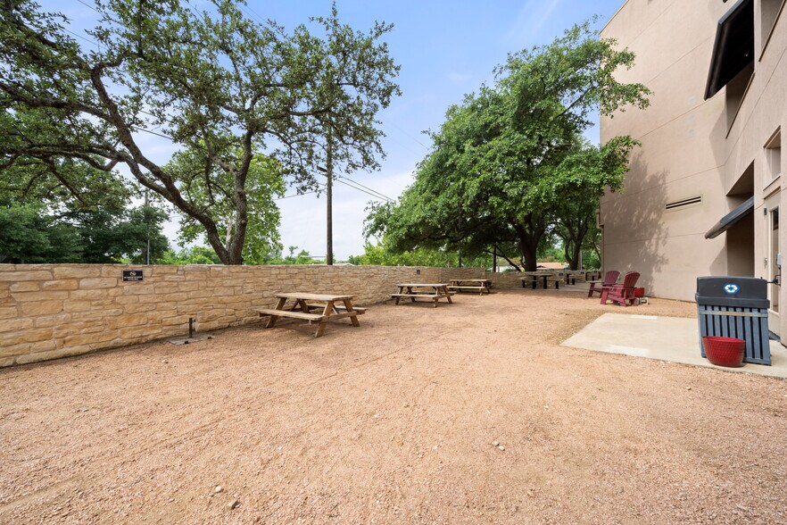 More Photos Of 7620 Guadalupe St, Austin Office For Lease
