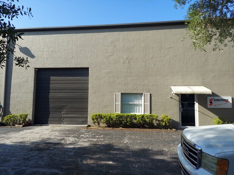 More Photos Of 131 Scarlett Blvd, Oldsmar Warehouse For Lease