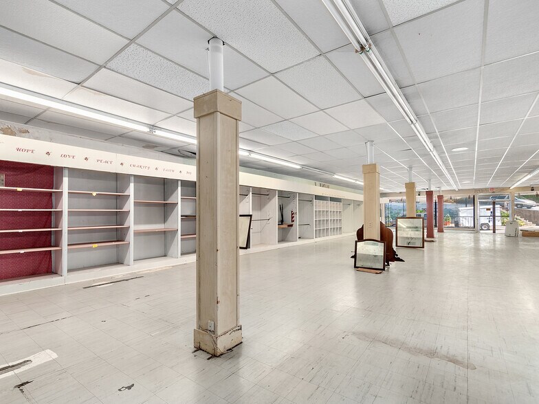 More Photos Of 505 Main St, Canton Storefront Retail Office For Sale
