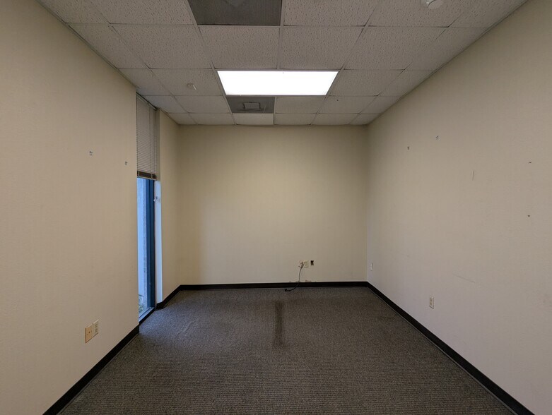 More Photos Of 6095 College St, Beaumont Office For Sale
