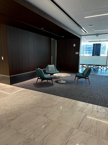 More Photos Of 600 Brickell Ave, Miami Office For Sale