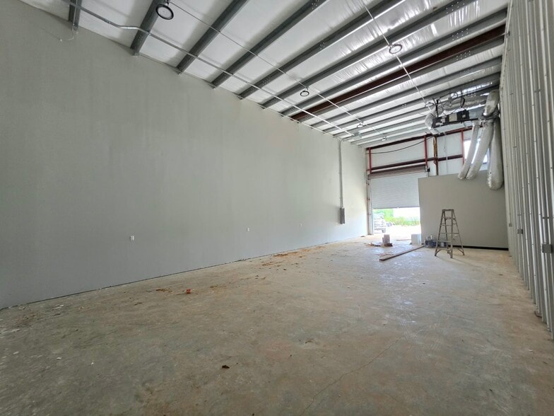 More Photos Of 14535 Lake Business Dr, Conroe Warehouse For Sale