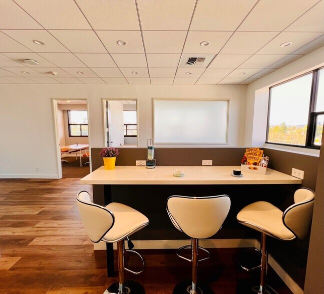 More Photos Of 11965 Venice Blvd, Los Angeles Loft Creative Space For Lease