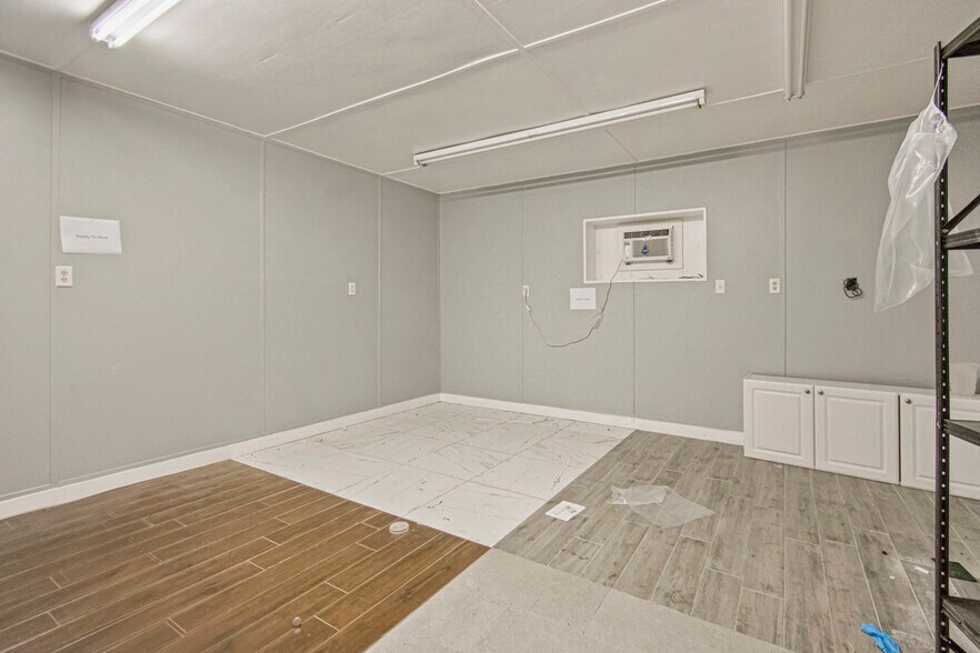 More Photos Of 105 E Davis Industrial Dr, Saint Augustine Warehouse For Lease