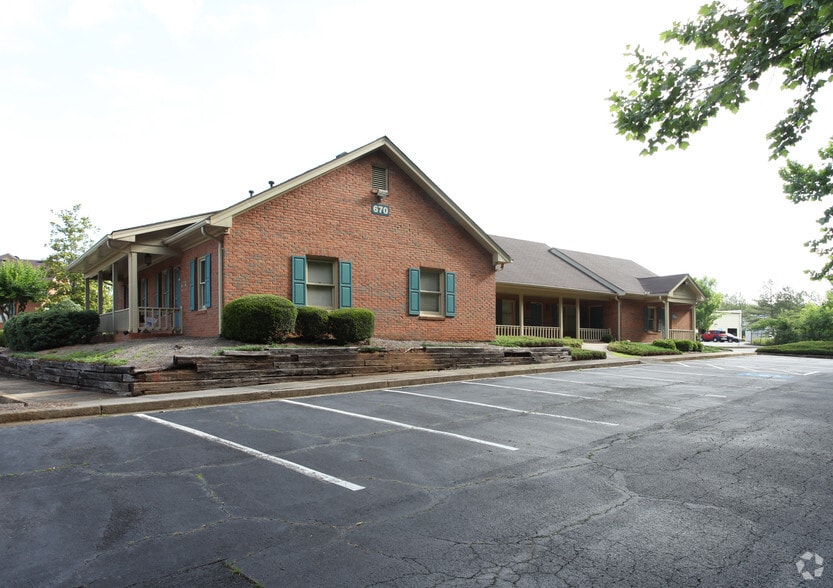 Primary Photo Of 670 Hillcrest Rd, Lilburn Office For Lease