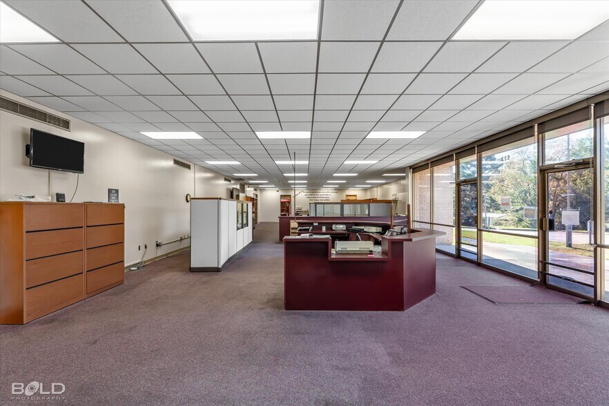 More Photos Of 523 Oxford Rd, Mansfield Office For Sale