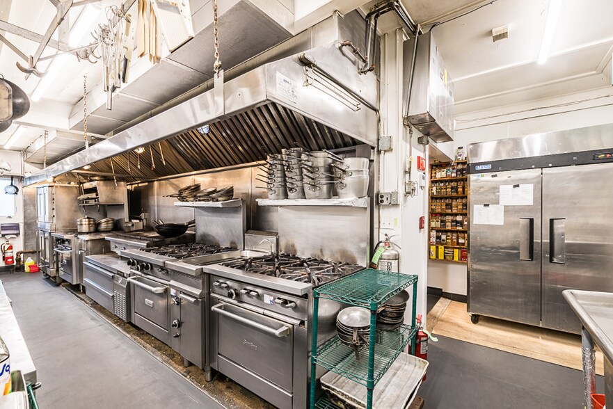 More Photos Of 290 Montauk Hwy, East Hampton Restaurant For Sale