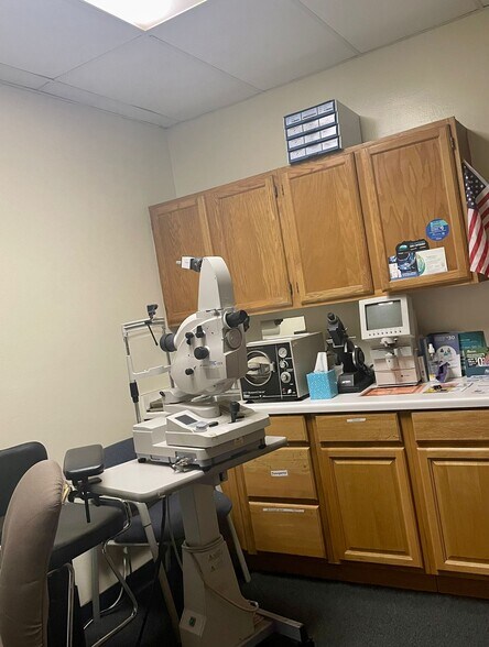 More Photos Of 1327-1329 SW Military Dr, San Antonio Medical For Lease