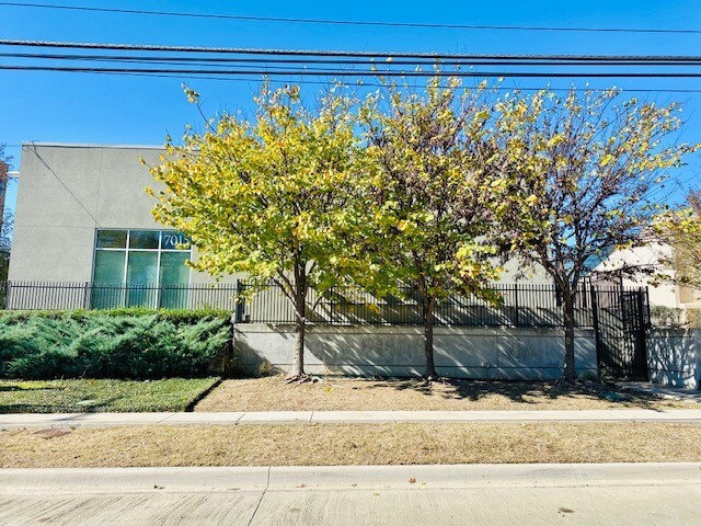 Primary Photo Of 7015 Twin Hills Ave, Dallas Flex For Lease