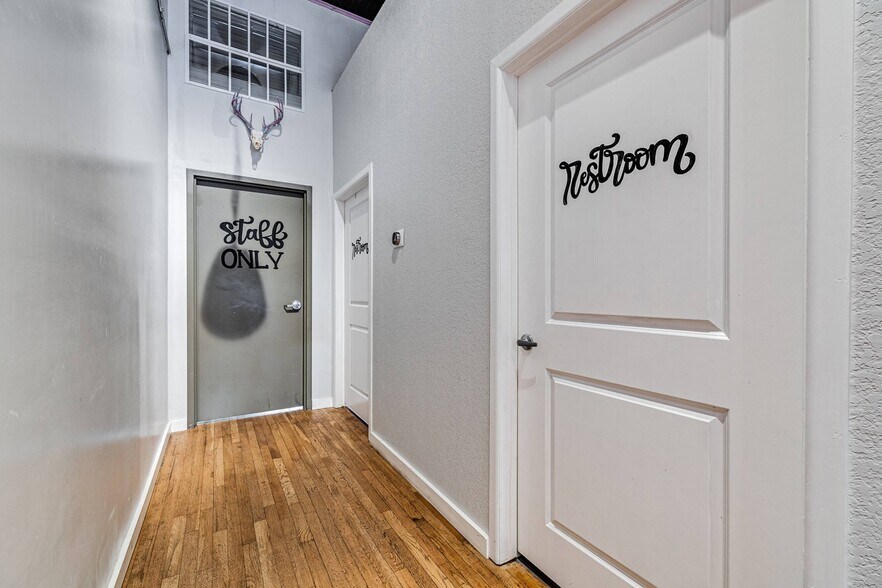 More Photos Of 17 W Beauregard Ave, San Angelo General Retail For Sale