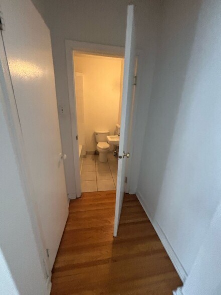 More Photos Of 510 19th Ave SW, Calgary Apartments For Sale