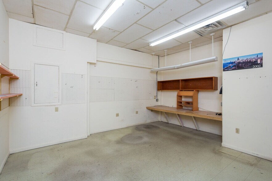 More Photos Of 13963 Timber Way, Timberville Office For Lease
