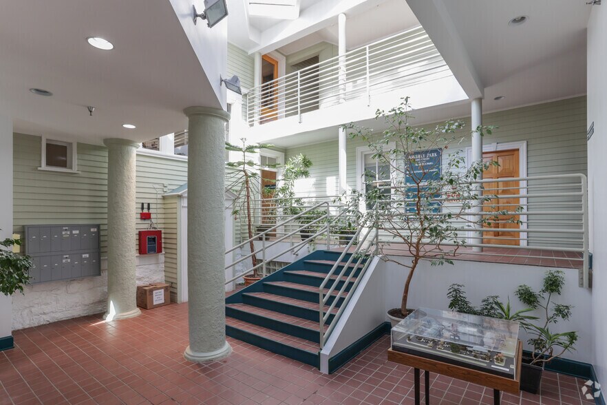 More Photos Of 604 S King St, Leesburg Office For Sale