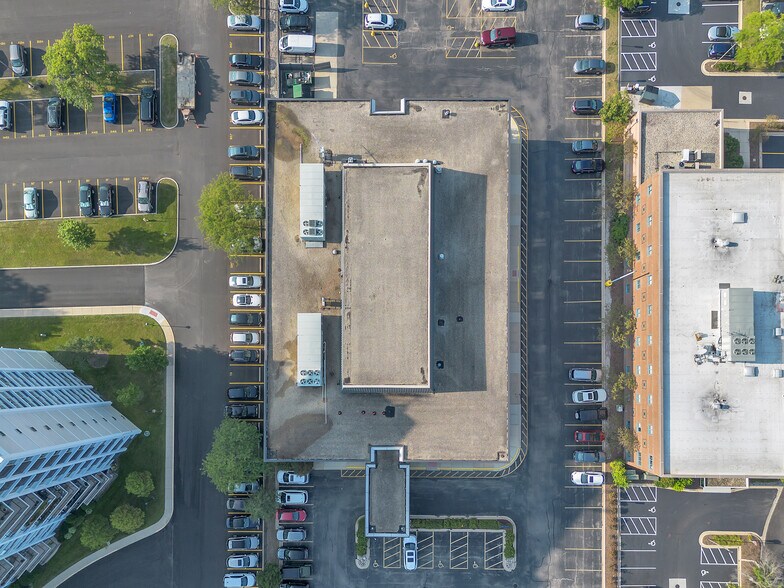 More Photos Of 8901 Golf Rd, Des Plaines Medical For Lease