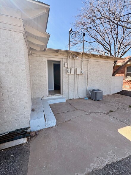 More Photos Of 2600 W Kansas Ave, Midland Office For Lease