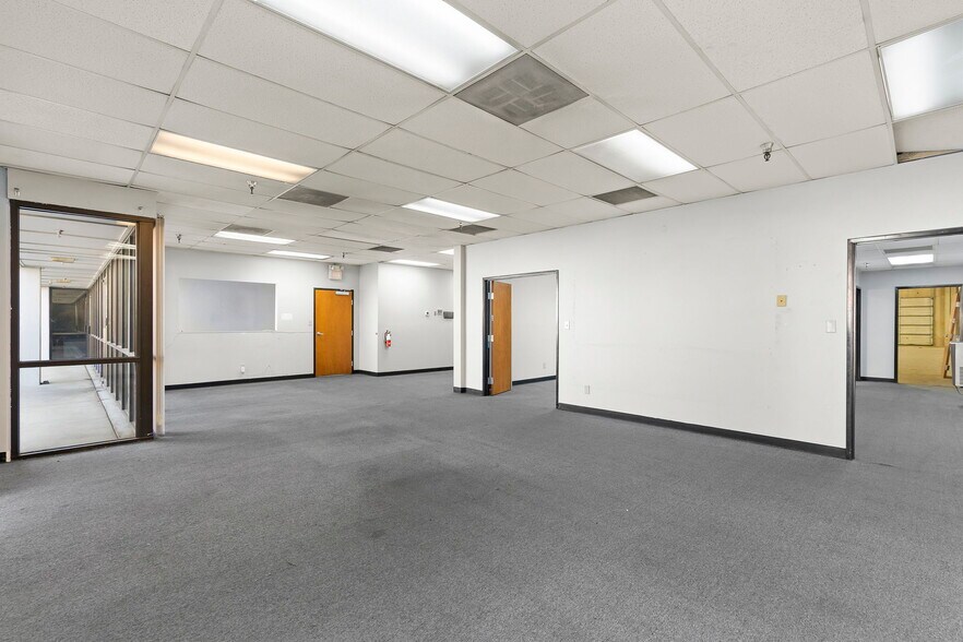 More Photos Of 802-808 Packer Way, Sparks Warehouse For Lease