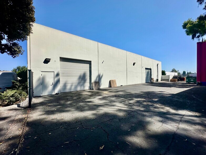 More Photos Of 13854 Bentley Pl, Cerritos Warehouse For Lease