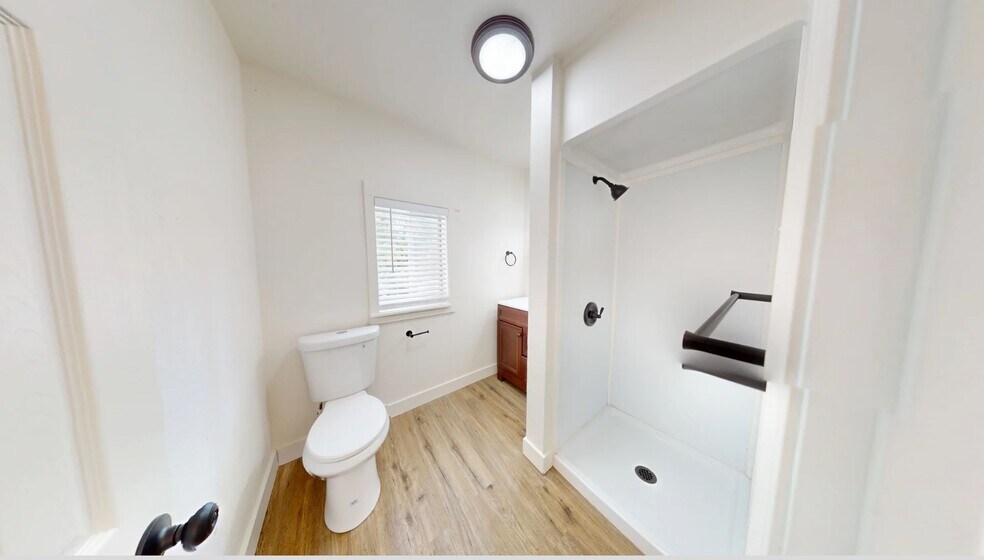 More Photos Of 2715 Twin View Blvd, Shasta Lake Multifamily For Sale