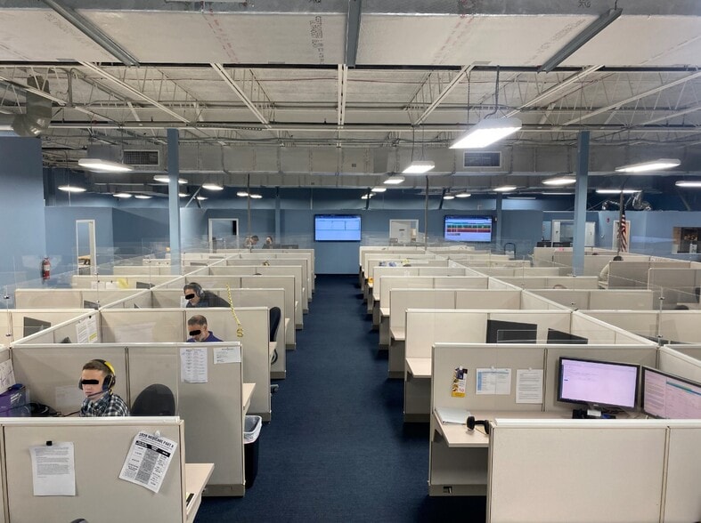 More Photos Of 2800 Gateway Dr, Pompano Beach Manufacturing For Lease