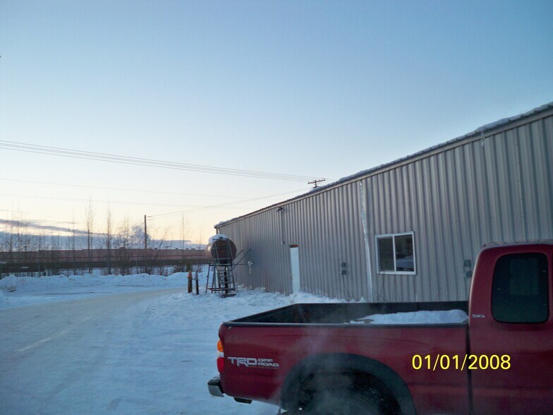 More Photos Of 399 Helmericks Ave, Fairbanks Flex For Lease