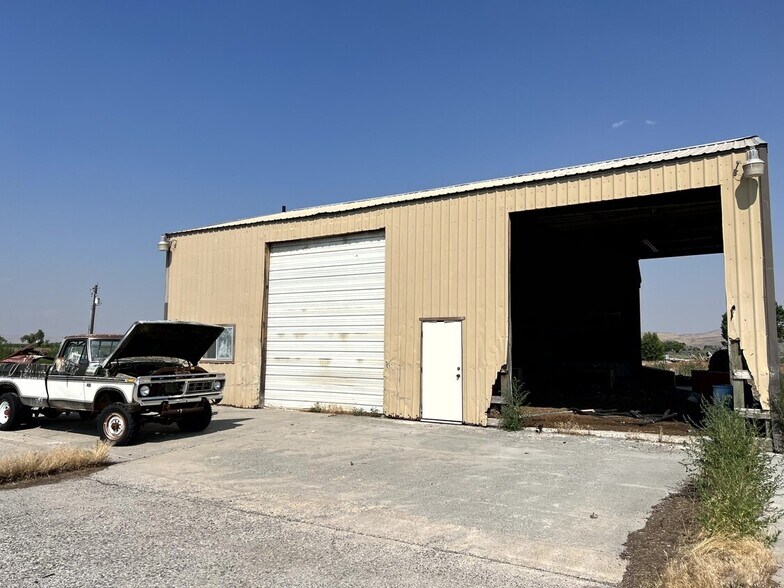 More Photos Of 1000 Washington St E, Vale Warehouse For Sale