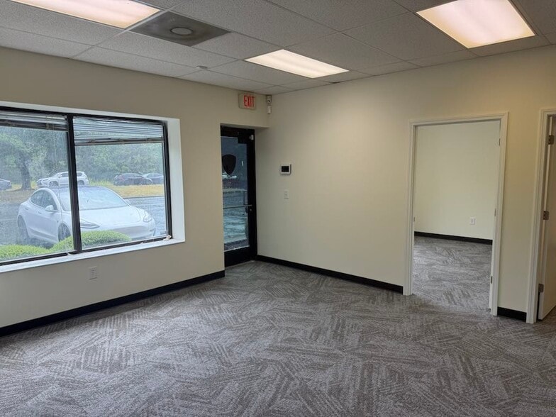 More Photos Of 330-344 Springhill Farm Rd, Fort Mill Light Distribution For Sale