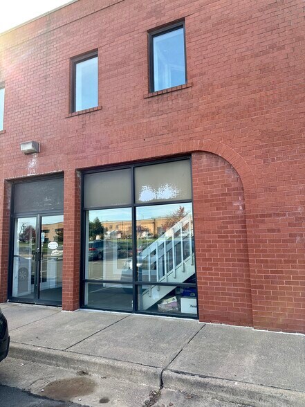 Primary Photo Of 101 Executive Dr, Sterling Light Manufacturing For Lease